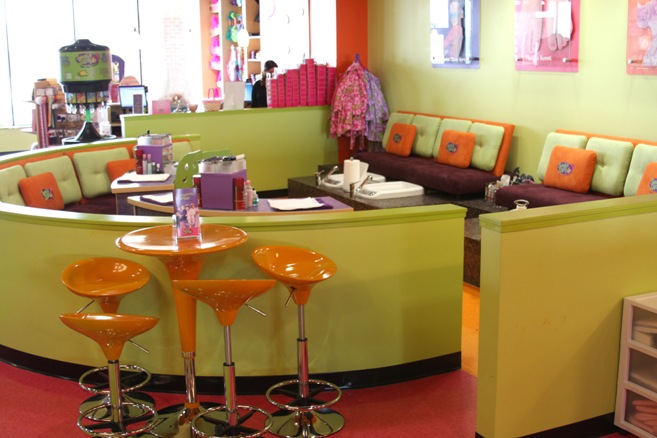 Sweet & Sassy salon round seating area